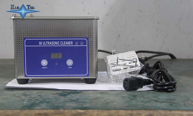 小型超聲波清洗機需要專用水嗎？有哪些用處？
