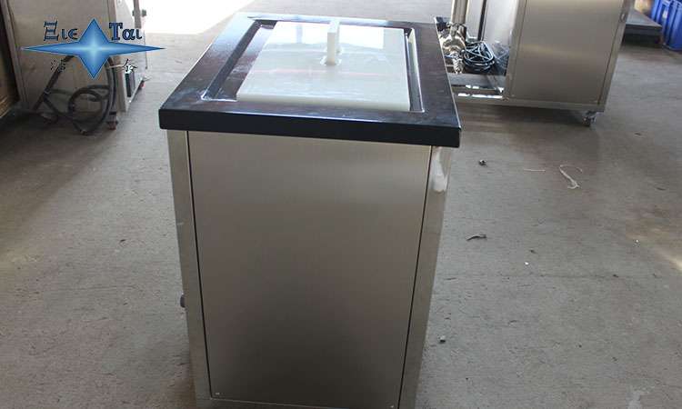 超聲波清洗機：提升金屬電池接頭導(dǎo)電性和壽命的效果和注意事項